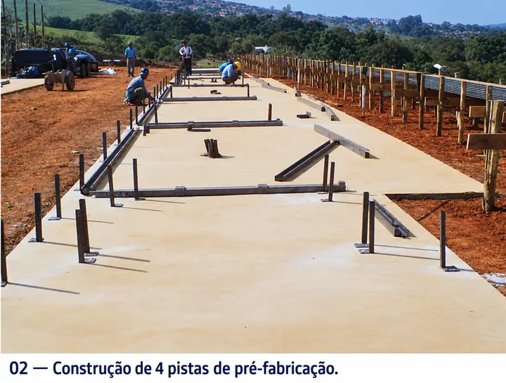 Construção de 4 pistas de pré-fabricação.