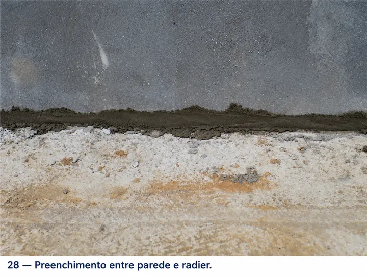 Preenchimento entre parede e radier.